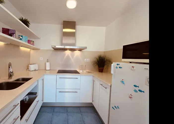 Lets Holidays With Terrace Near 2 Apartment