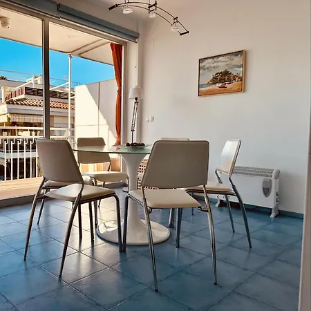 With Terrace Near 2 Apartamento *