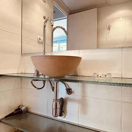 With Terrace Near 2 Διαμέρισμα *